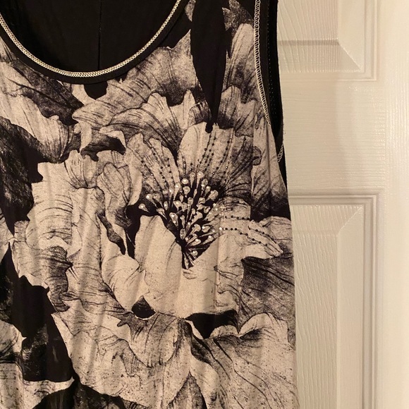 Vanilla Sugar Tank with Interesting Detail - Picture 3 of 7